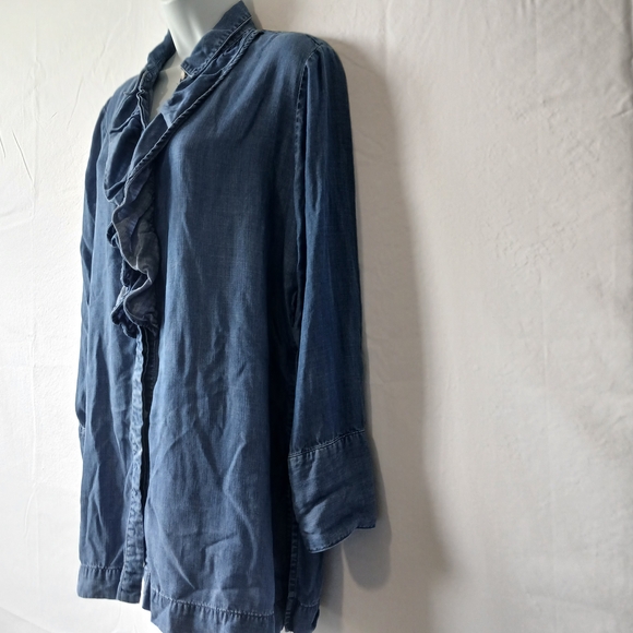 Chico's Denim Blue Ruffled Button Down Shirt Sz 12 Casual Office Wear Travel - Picture 3 of 7